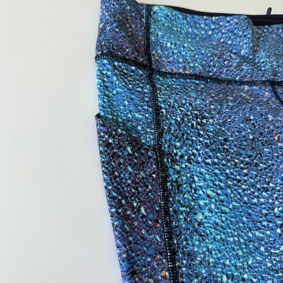 Lululemon Pace Rival Crop 22” Strive Multi Black Blue Mermaid Galaxy Size 4 - Picture 6 of 16